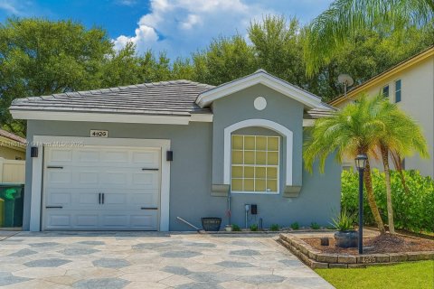 House in Coconut Creek, Florida 4 bedrooms, 140.75 sq.m. № 1880234 - photo 2