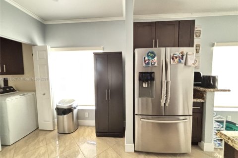House in Coconut Creek, Florida 4 bedrooms, 140.75 sq.m. № 1880234 - photo 9