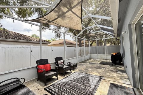 House in Coconut Creek, Florida 4 bedrooms, 140.75 sq.m. № 1880234 - photo 18