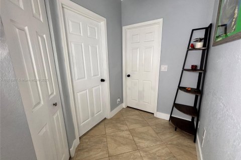 House in Coconut Creek, Florida 4 bedrooms, 140.75 sq.m. № 1880234 - photo 17