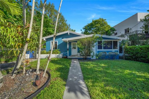 House in Miami, Florida 3 bedrooms, 104.05 sq.m. № 1948910 - photo 1