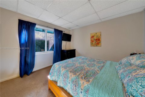 House in Miami, Florida 3 bedrooms, 104.05 sq.m. № 1948910 - photo 12