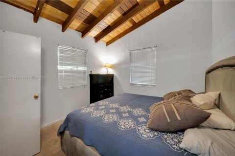 House in Miami, Florida 3 bedrooms, 104.05 sq.m. № 1948910 - photo 13