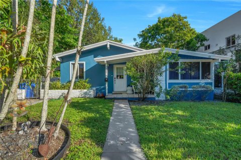 House in Miami, Florida 3 bedrooms, 104.05 sq.m. № 1948910 - photo 2