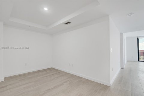Condo in Miami, Florida, 1 bedroom  № 1753148 - photo 13