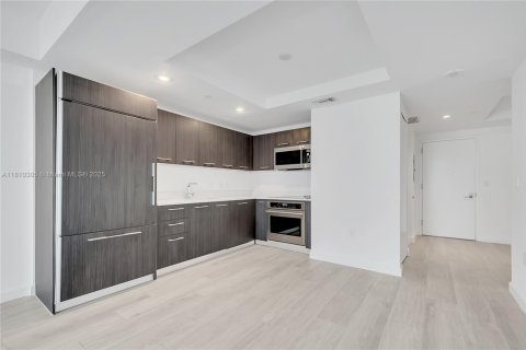 Condo in Miami, Florida, 1 bedroom  № 1753148 - photo 6