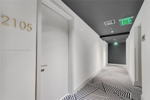Condo in Miami, Florida, 1 bedroom  № 1753148 - photo 16