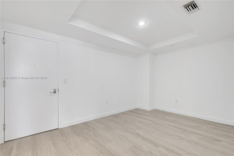 Condo in Miami, Florida, 1 bedroom  № 1753148 - photo 12