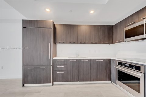 Condo in Miami, Florida, 1 bedroom  № 1753148 - photo 5