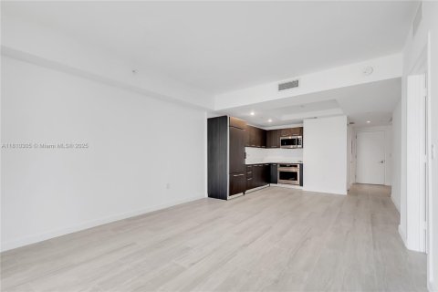 Condo in Miami, Florida, 1 bedroom  № 1753148 - photo 7
