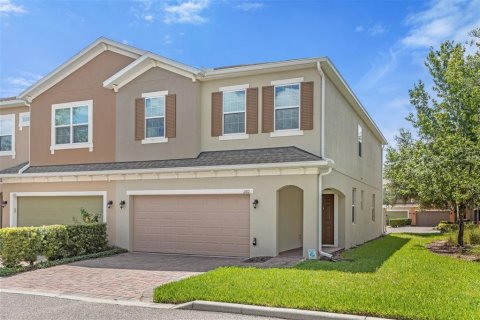 Townhouse in Apopka, Florida 3 bedrooms, 191.75 sq.m. № 2305114 - photo 2
