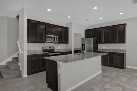 Townhouse in Apopka, Florida 3 bedrooms, 191.75 sq.m. № 2305114 - photo 4
