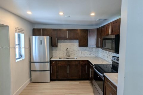 Снять в аренду виллу или дом в Майами, Флорида 3 спальни, 177.07м2, № 1950276 - фото 2