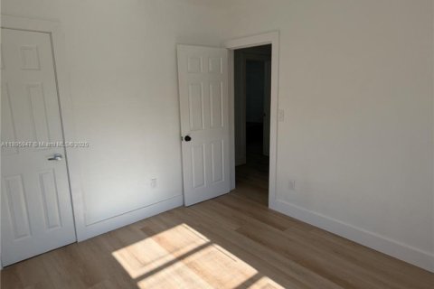 Снять в аренду виллу или дом в Майами, Флорида 3 спальни, 177.07м2, № 1950276 - фото 11