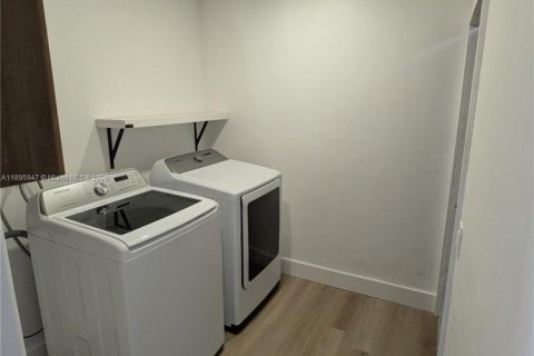 Снять в аренду виллу или дом в Майами, Флорида 3 спальни, 177.07м2, № 1950276 - фото 12