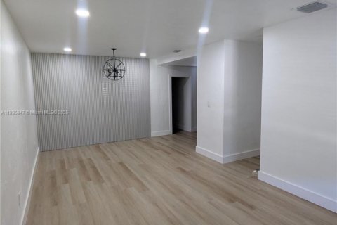 Снять в аренду виллу или дом в Майами, Флорида 3 спальни, 177.07м2, № 1950276 - фото 5