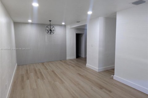 Снять в аренду виллу или дом в Майами, Флорида 3 спальни, 177.07м2, № 1950276 - фото 6