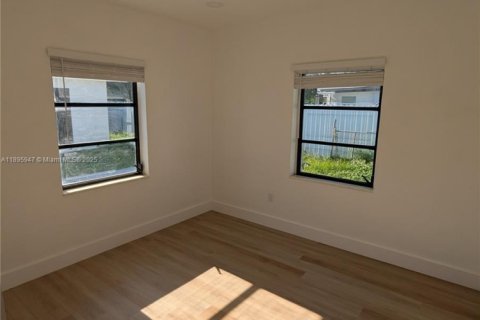 Снять в аренду виллу или дом в Майами, Флорида 3 спальни, 177.07м2, № 1950276 - фото 10