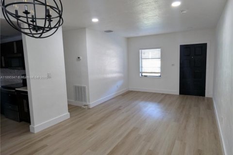 Снять в аренду виллу или дом в Майами, Флорида 3 спальни, 177.07м2, № 1950276 - фото 7