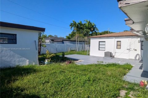 Снять в аренду виллу или дом в Майами, Флорида 3 спальни, 177.07м2, № 1950276 - фото 14