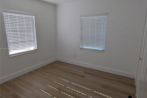 Снять в аренду виллу или дом в Майами, Флорида 3 спальни, 177.07м2, № 1950276 - фото 9