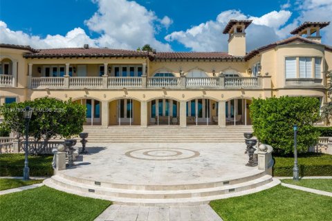 Купить виллу или дом в Голден-Бич, Флорида 13 спален, 2201.32м2, № 2154998 - фото 12