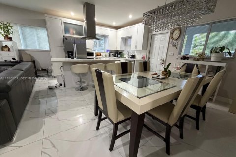 Casa en venta en Hollywood, Florida, 3 dormitorios, 122.26 m2 № 2058747 - foto 11