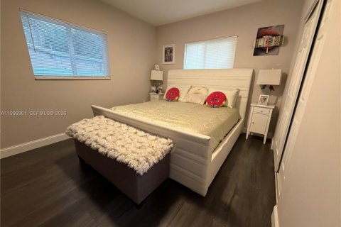 Casa en venta en Hollywood, Florida, 3 dormitorios, 122.26 m2 № 2058747 - foto 4