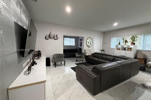 Casa en venta en Hollywood, Florida, 3 dormitorios, 122.26 m2 № 2058747 - foto 15