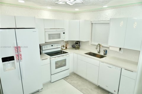 Touwnhouse à vendre à Cutler Bay, Floride: 3 chambres, 120.12 m2 № 2273761 - photo 6