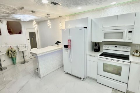 Touwnhouse à vendre à Cutler Bay, Floride: 3 chambres, 120.12 m2 № 2273761 - photo 8