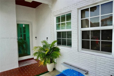 Touwnhouse à vendre à Cutler Bay, Floride: 3 chambres, 120.12 m2 № 2273761 - photo 4