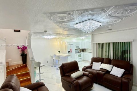 Touwnhouse à vendre à Cutler Bay, Floride: 3 chambres, 120.12 m2 № 2273761 - photo 11