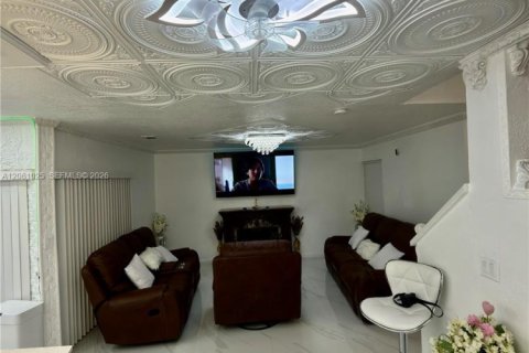 Touwnhouse à vendre à Cutler Bay, Floride: 3 chambres, 120.12 m2 № 2273761 - photo 12