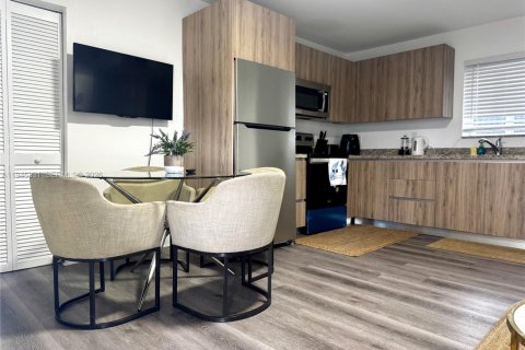 Villa ou maison à louer à Miami, Floride: 2 chambres, 494.05 m2 № 2002607 - photo 4