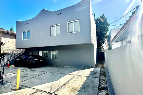 Villa ou maison à louer à Miami, Floride: 2 chambres, 494.05 m2 № 2002607 - photo 3