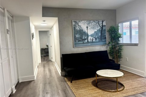 Villa ou maison à louer à Miami, Floride: 2 chambres, 494.05 m2 № 2002607 - photo 6