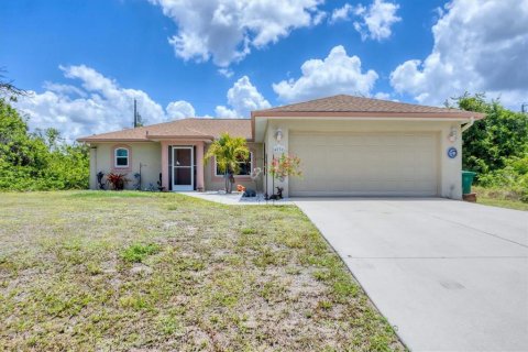 Villa ou maison à vendre à Port Charlotte, Floride: 3 chambres, 119.01 m2 № 1901275 - photo 1