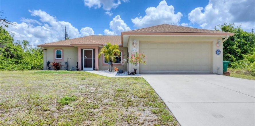 House in Port Charlotte, Florida 3 bedrooms, 119.01 sq.m. № 1901275