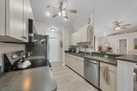 Villa ou maison à vendre à Port Charlotte, Floride: 3 chambres, 119.01 m2 № 1901275 - photo 12