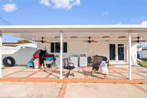 Купить виллу или дом в Майами-Гарденс, Флорида 5 спален, 228.73м2, № 1991504 - фото 16