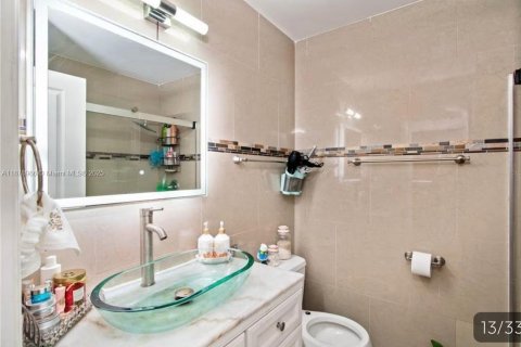 Купить виллу или дом в Майами-Гарденс, Флорида 5 спален, 228.73м2, № 1991504 - фото 12