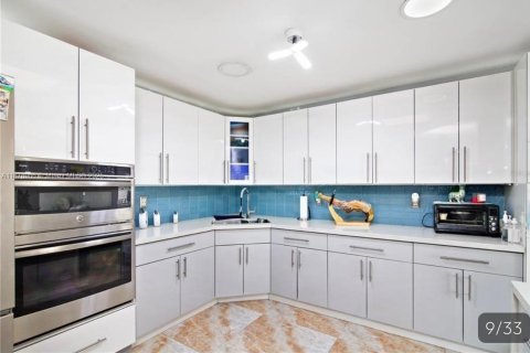 Купить виллу или дом в Майами-Гарденс, Флорида 5 спален, 228.73м2, № 1991504 - фото 6