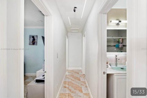 Купить виллу или дом в Майами-Гарденс, Флорида 5 спален, 228.73м2, № 1991504 - фото 11