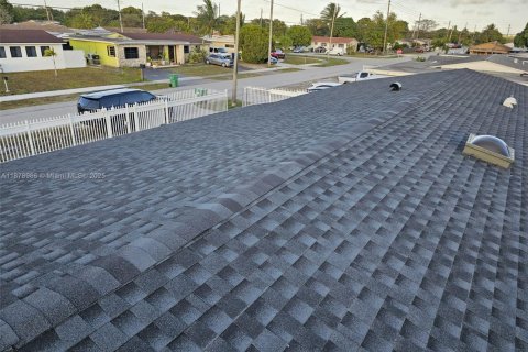 Купить виллу или дом в Майами-Гарденс, Флорида 5 спален, 228.73м2, № 1991504 - фото 20