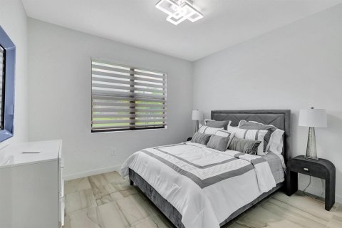 Villa ou maison à louer à Stuart, Floride: 4 chambres, 188.78 m2 № 2248387 - photo 6