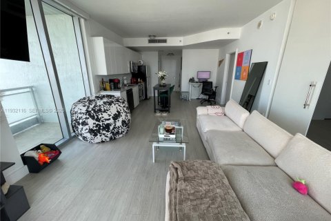 Condominio en alquiler en Miami, Florida, 1 dormitorio, 75.62 m2 № 1991069 - foto 2