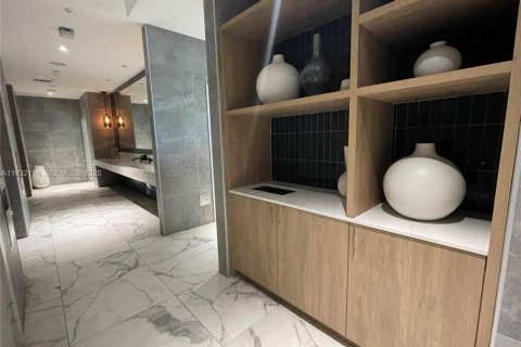 Condominio en alquiler en Miami, Florida, 1 dormitorio, 75.62 m2 № 1991069 - foto 22