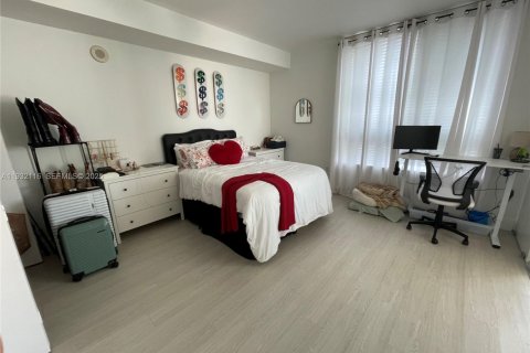 Condominio en alquiler en Miami, Florida, 1 dormitorio, 75.62 m2 № 1991069 - foto 5