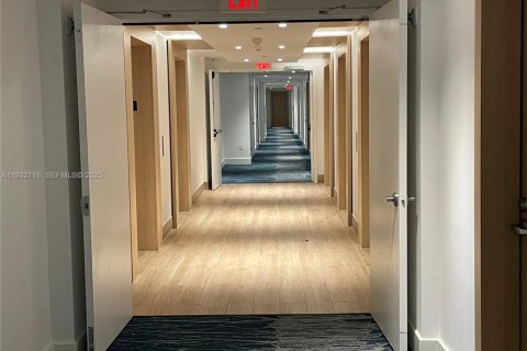 Condominio en alquiler en Miami, Florida, 1 dormitorio, 75.62 m2 № 1991069 - foto 14